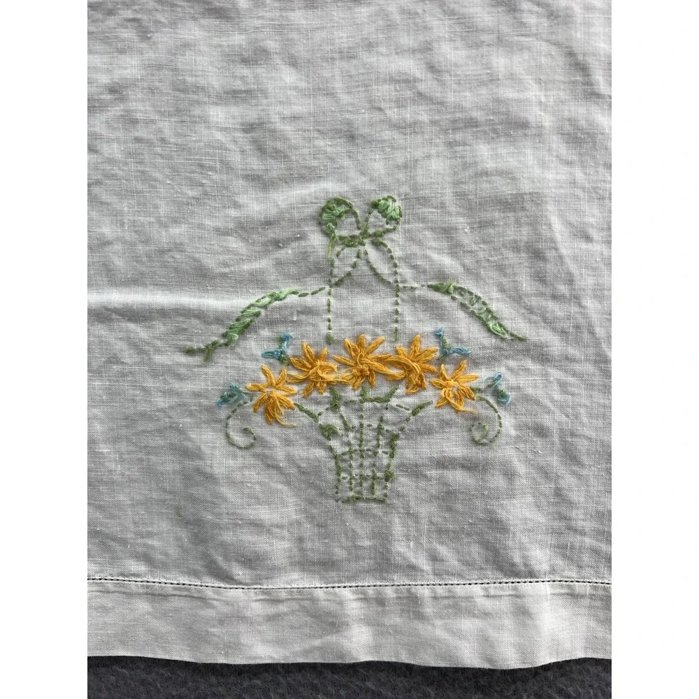 Vintage Hand Embroidered Linen Guest Towel Set Floral Basket Applique White 2pc